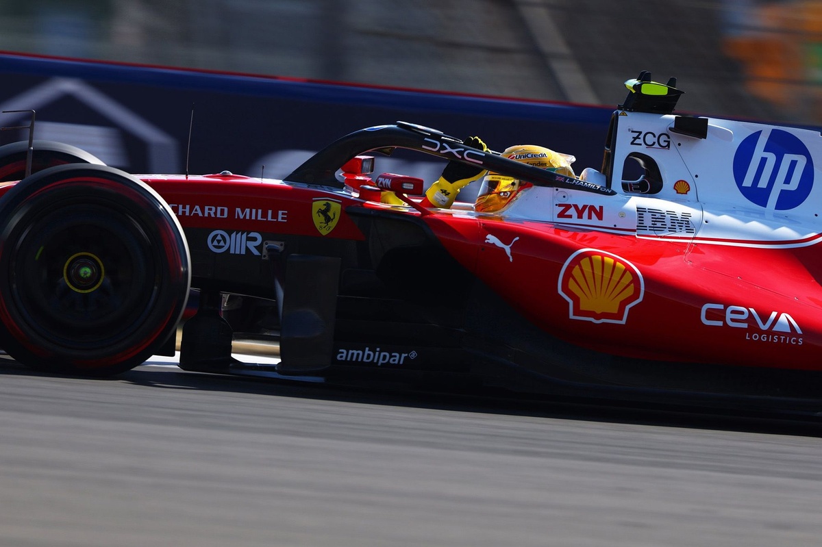 lewis-hamilton-ferrari-2