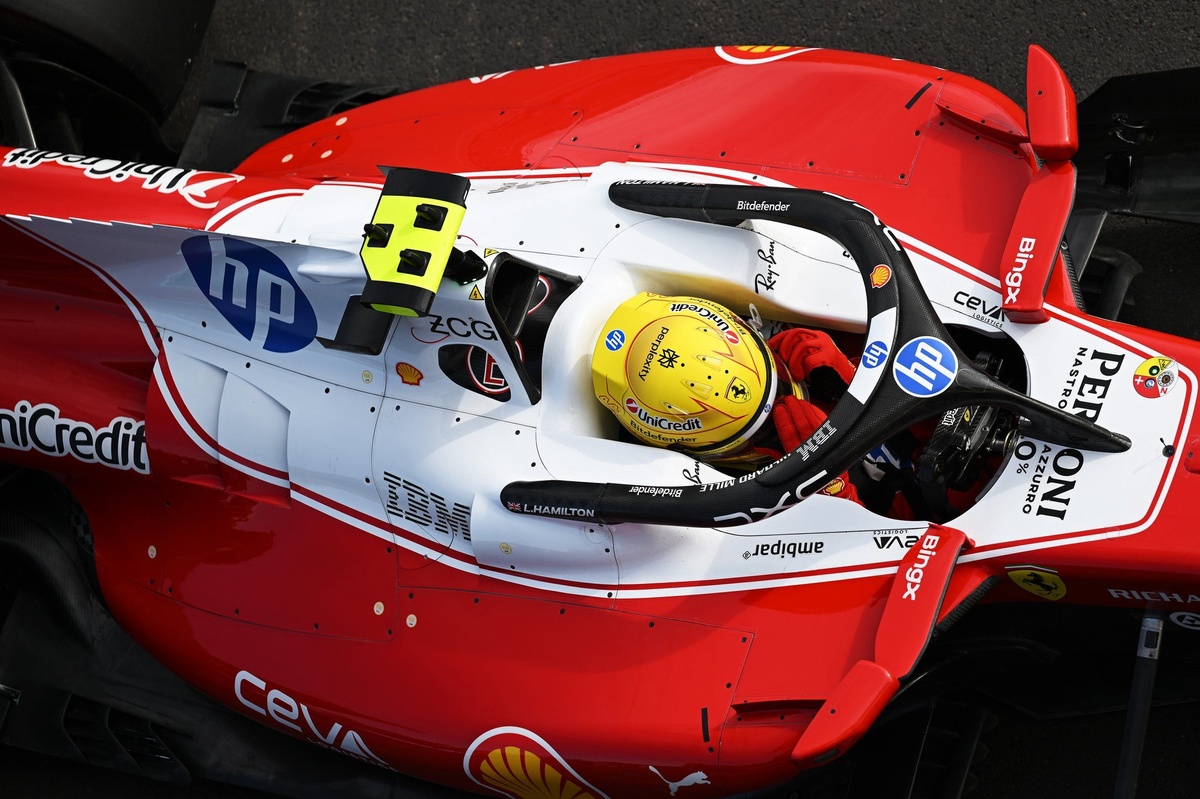 lewis-hamilton-ferrari-22