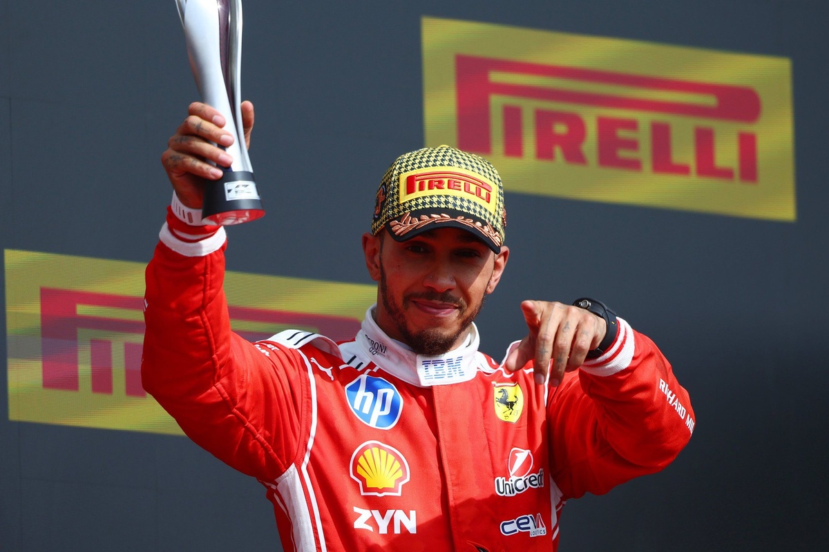 lewis-hamilton-ferrari