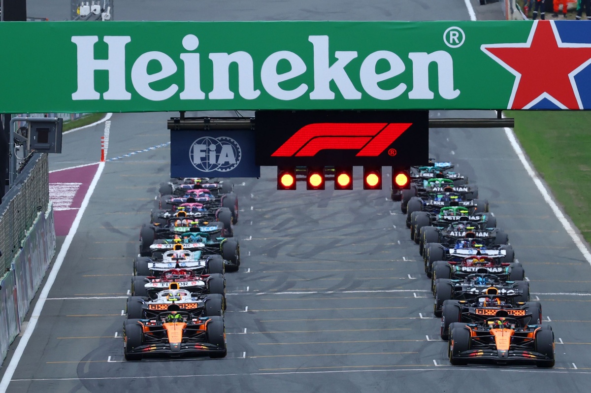 cars-line-up-on-the-grid-for-t