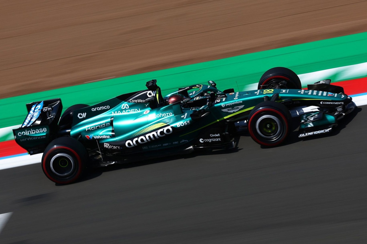 lance-stroll-aston-martin-raci-3