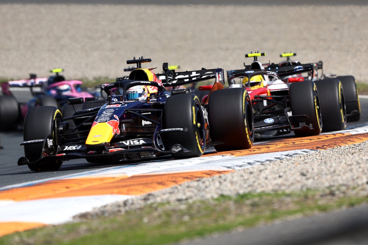 lewis-hamilton-ferrari-max-ver-3