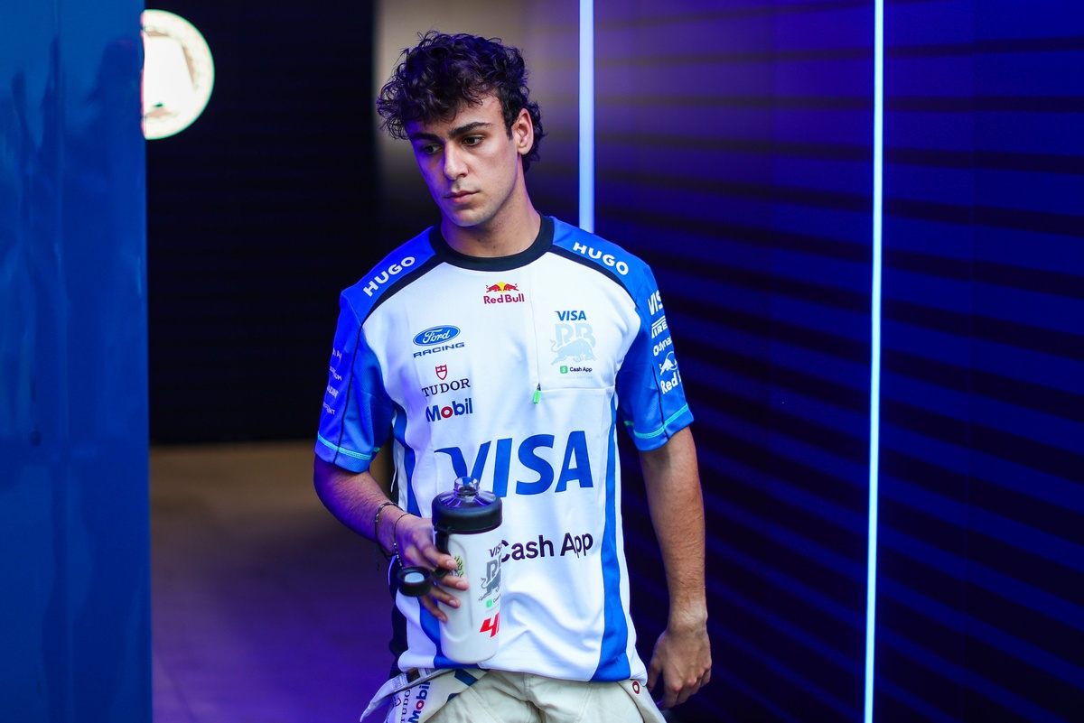arvid-lindblad-racing-bulls-3