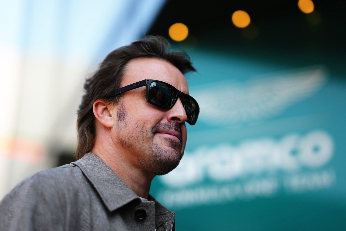 fernando-alonso-aston-martin-r-1