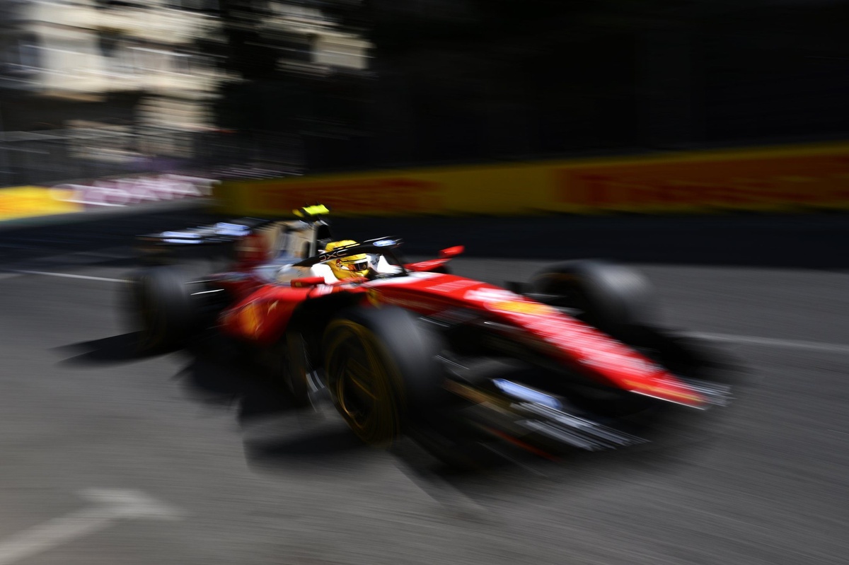 lewis-hamilton-ferrari-18-2