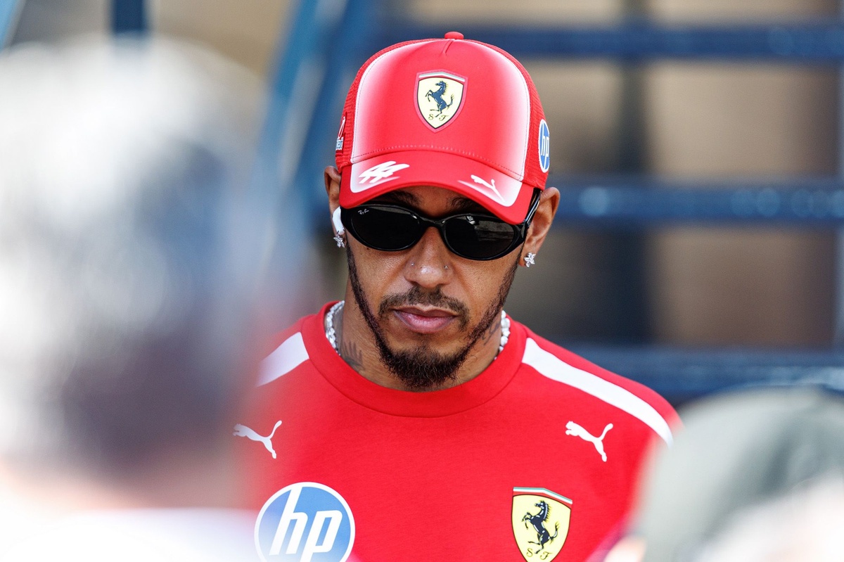 lewis-hamilton-ferrari-18