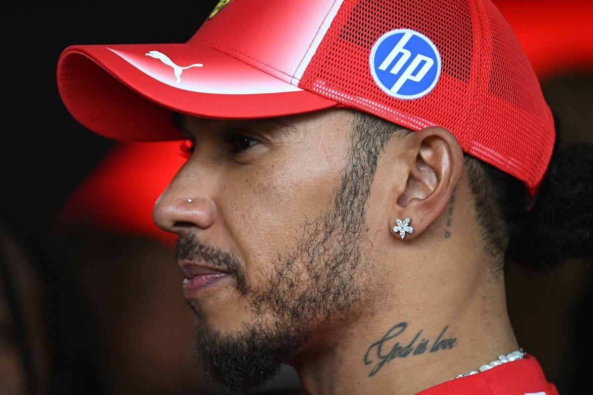 lewis-hamilton-ferrari-2-3