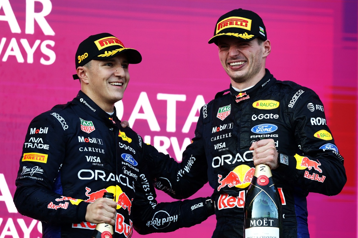 max-verstappen-red-bull-racing-19-9