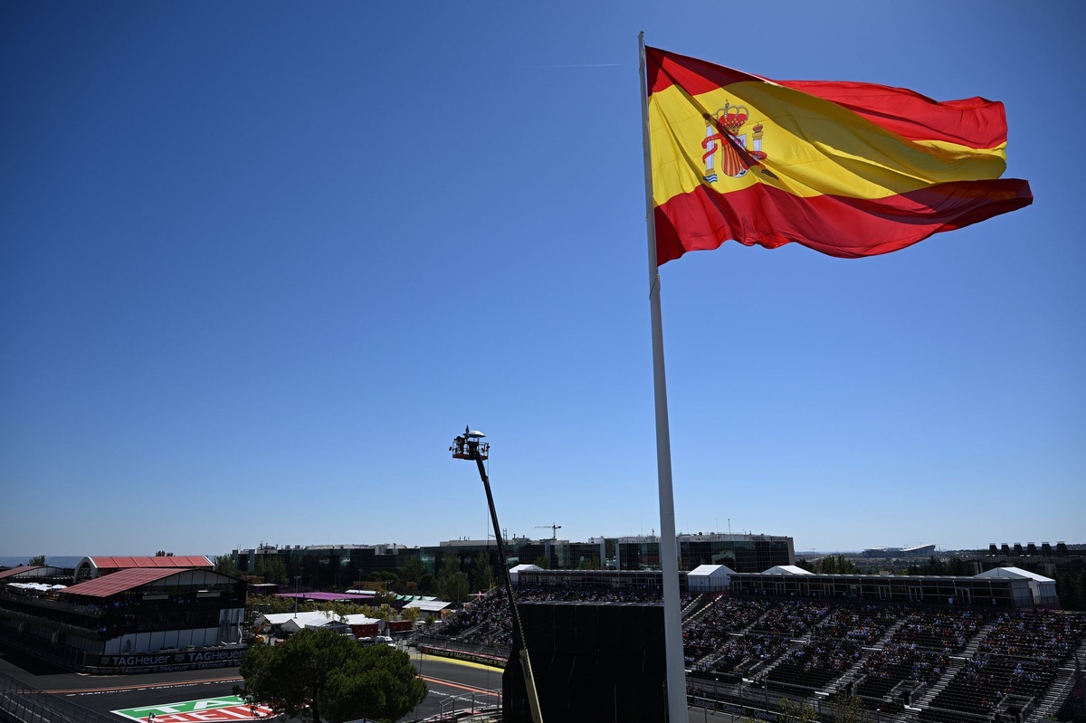 the-spanish-flag-flies-over-th