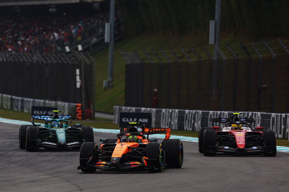 fernando-alonso-aston-martin-r-1