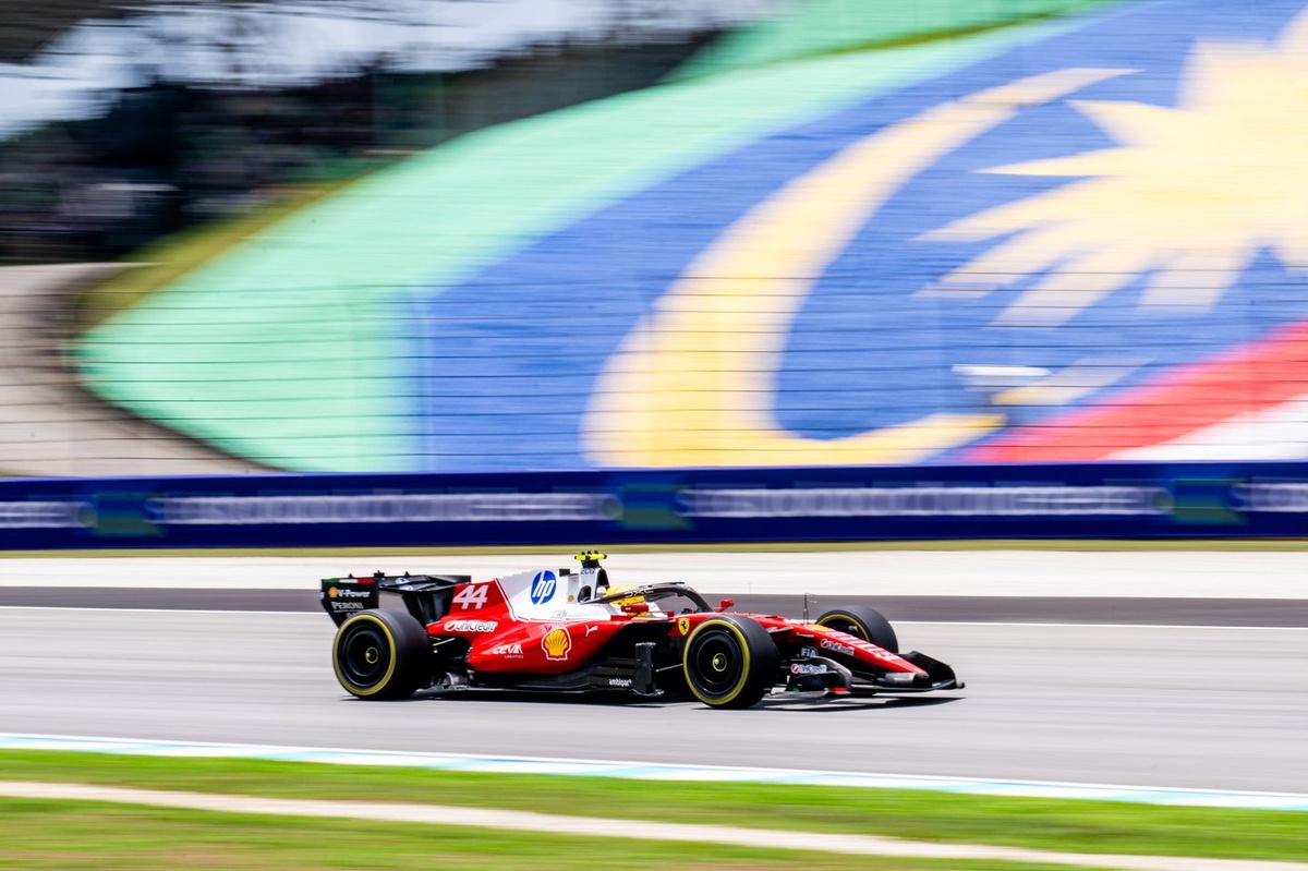 lewis-hamilton-ferrari-1