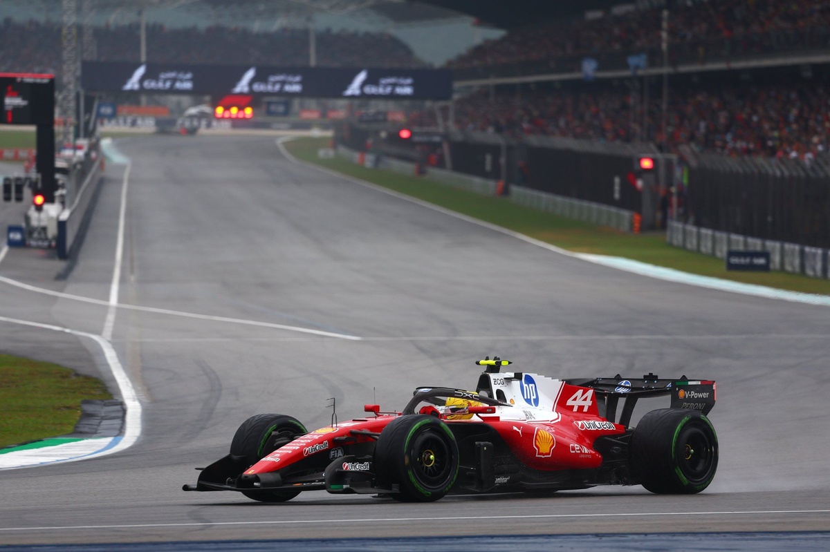 lewis-hamilton-ferrari-2