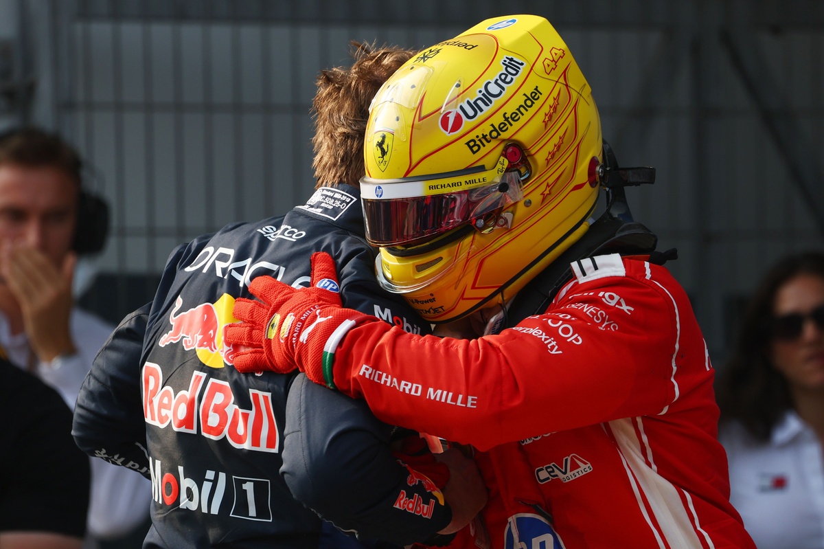 lewis-hamilton-ferrari-max-ver
