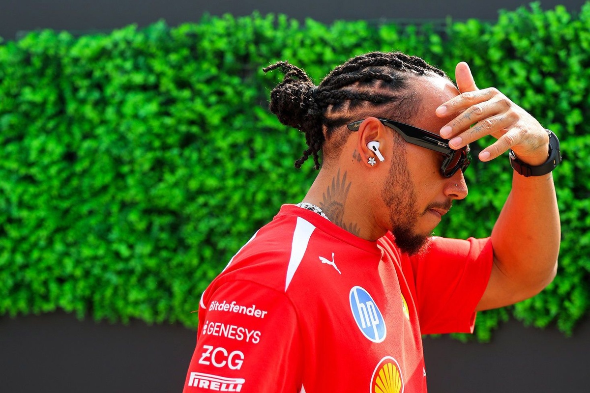 lewis-hamilton-ferrari